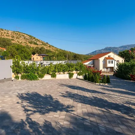 Salvia - New Near Split Villa *